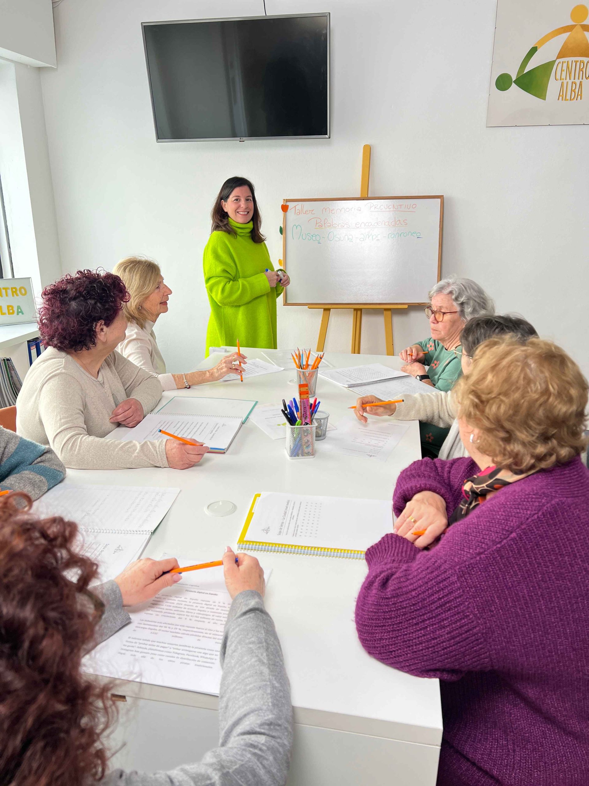 Taller grupal Centro Social Alba San Pedro Alcántara estimulación cognitiva